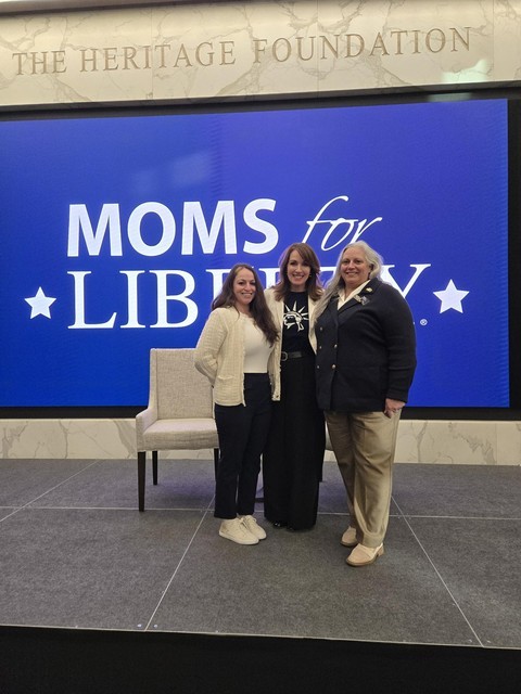 moms8